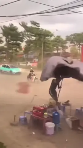 Mong bão 13 nhẹ nhàng thôi, bà con Quảng Ngãi - Gia Lai  đặc biệt Quy Nhơn cố lên nhé, thấy gửi mà sợ luôn rồi #thanhthanhhoa #viral #thanhhoamedia #quynhon 