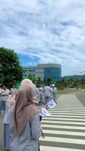 Ikut support welcoming Bapak Presiden Prabowo di Lotte ✨✨ @gerindra #prabowo #lottechemicalindonesia #lottechemicaltitan #cilegon #corporatelife 