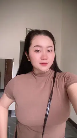 aaa sebagus ini tas mungilnya @Deliwafastore,dan gak pernh gagal juga celana cutbray dari @JINISO JEANS 