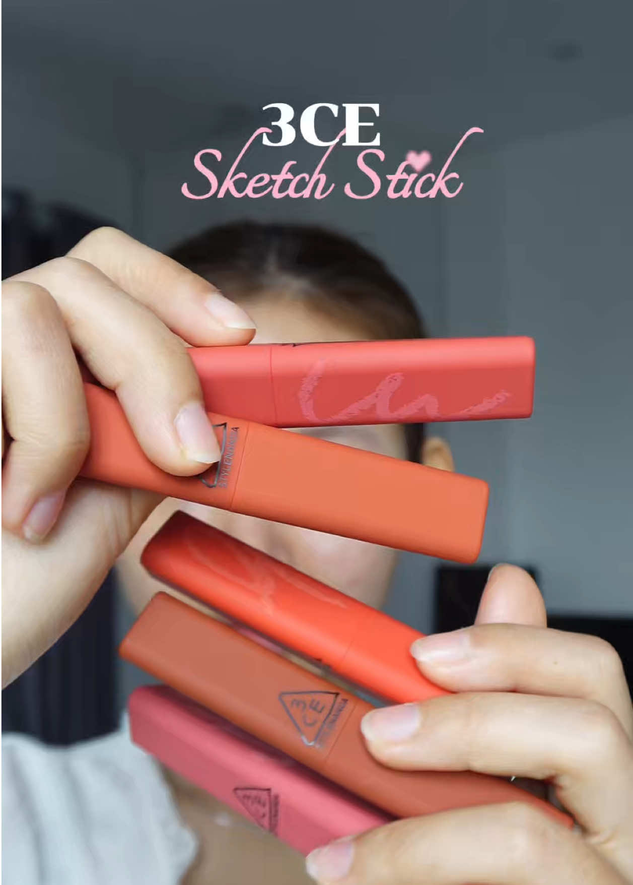 Mỗi tháng ra 1 sản phẩm mới nhanh không kịp trở tay luôn á, brand cứ thế em thích lắm 💪🏼 #swatchson#sưwndchịem #hợptáccùng3ce #sonsapmau #sketchstick   