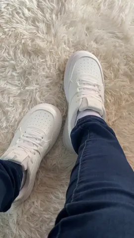 White shoes ✨ #shoes #whiteshoes #womenshoes #corollashoes #sneakersforwomen 