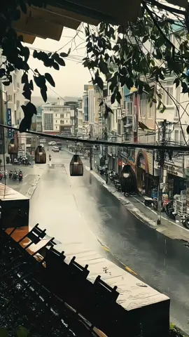 Mưa rơi, phố ướt... Người vội vàng, còn mình thì lặng im. #hieudalat92 #tamtrang #quayvideo #dalat #tâm_trạng_buồn 