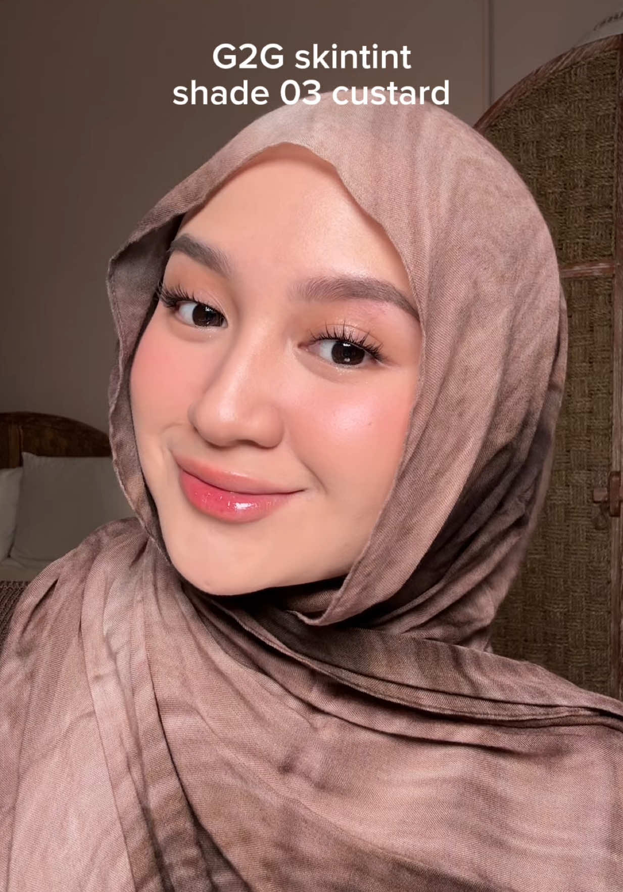 no makeup makeup look kinda day ✨ cuma pake skintint aja udah keliatan fresh banget #skintint #skintintg2g #bagcharmtelur #skintinttelur #fyp