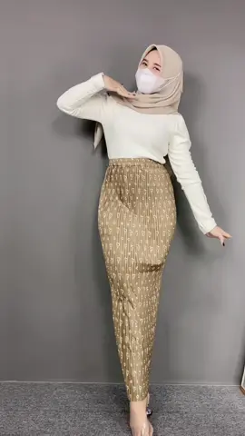Roknya secakep ini say dipakai ihh masa sih gak mau, rekomendasi nih buat kalian kondangan wisuda tunangan atau acara lain cocok bangt, ini rok nyaman dipake#rok #rokspan #rokplisket #ootdfashion #fyp 