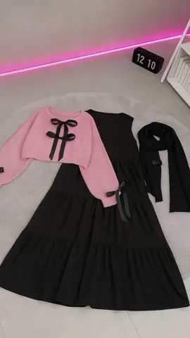 “Gaya manis tapi tetap classy 💕 Outfit ini bikin tampilan kamu effortless tapi standout banget!” #ootdkece #fashionstyle #fypstyle #ootdhits #creatorsearchinsights 