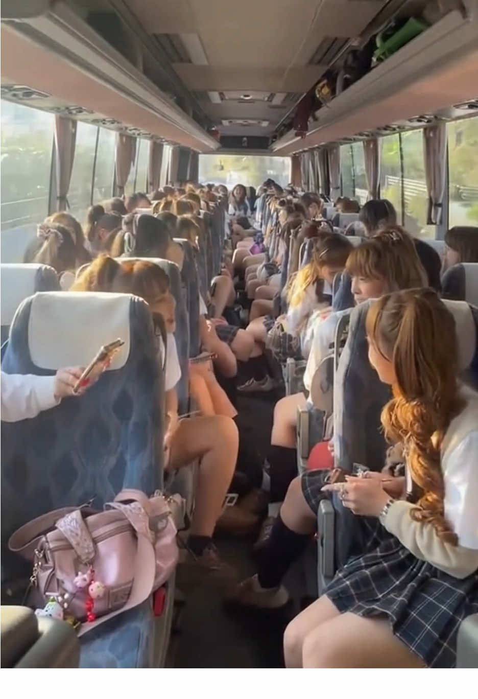 #令和ギャル部 #ギャル #満員 #修学旅行 #女子校あるある 