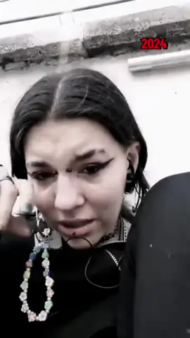 Este vídeo es la punta del iceberg de la relación dos años que viví. Hacía tiempo que no necesitaba hablar de ello pero entre que pronto hará dos años de “la noche” y que después de una relación así empezar una relación sana está siendo toda una odisea por todos los miedos y pensamientos que me atacan, a veces se hace duro que los fantasmas del pasado vuelvan. Pero no hay que olvidar que son sólo eso, fantasmas.  Estos años en terapia he aprendido mucho, estoy procesando muchas cosas, muchos temas. Me gustaría hablar de muchas cosas pero aún me planteo como hacerlo. Poco a poco supongo. Un abrazo enorme y cuidaos mucho. (Podéis preguntar lo que queráis, ya lo sabéis, mientras sea desde el respeto no hay problema) 🫂❤️‍🩹 #saludmental #relaciontoxica #amorpropio 