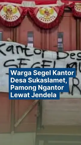 Viral Warga Segel Kantor Desa, Pamong Ngantor Lewat Jendela INDRAMAYU – Kantor Kepala Desa Sukaslamet, Kecamatan Kroya, Kabupaten Indramayu, disegel oleh sejumlah warga. Aksi itu sebagai bentuk kekecewaan warga karena kepala desa yang sebelumnya diberhentikan sementara, diaktifkan kembali. Aksi penyegelan itu dilakukan pada Rabu (5/11/2025), setelah warga mengawalinya dengan unjuk rasa selama beberapa hari di kantor kepala desa tersebut. Dalam penyegelan itu, warga memasang plang kayu secara menyilang di depan pintu masuk kantor.  Selain itu, warga juga memasang spanduk bertuliskan ‘Kantor Desa Disegel Oleh Masyarakat’. Hingga Kamis (6/11/2025), penyegelan itu masih berlanjut. Ditemui terpisah, Plt Kepala Dinas Pemberdayaan Masyarakat dan Desa (DPMD) Kabupaten Indramayu, Kadmidi, menjelaskan, aksi penyegelan itu membuat pelayanan kepada masyarakat menjadi terganggu. Meski demikian, berdasarkan informasi yang diperolehnya dari camat Kroya, para pamong desa masih tetap masuk seperti biasa. “Pamong desa masuk kantor lewat jendela,” ujar Kadmidi, saat ditemui di ruang kerjanya, Kamis (6/11/2025). Kadmidi mengaku prihatin dengan tindakan penyegelan yang dilakukan oleh masyarakat. Ia menilai, penyegelan terhadap kantor pemerintahan merupakan pelanggaran dan merugikan masyarakat. “Pemda Indramayu sebelumnya sudah responsif, sudah menjalankan kewajibannya sesuai kewenangannya untuk melakukan pembinaan ke Pemerintah Desa Sukaslamet. Mestinya clear,” tukas Kadmidi. Persoalan di Desa Sukaslamet itu bermula dari tudingan warga terhadap dugaan penggelapan dana desa yang dilakukan Kepala Desa Sukaslamet, Rajudin, sebesar Rp 383 juta. Selain itu, warga juga memprotes masuknya keluarga kepala desa dalam Bumdes maupun posisi lainnya. Protes warga itu direspon Pemkab Indramayu dengan menurunkan tim dari Inspektorat untuk melakukan audit. Hasilnya, ternyata benar ditemukan ada kelebihan pembayaran atau kekurangan kegiatan yang dilakukan pemerintah desa sehingga Inspektorat merekomendasikan agar kepala desa mengembalikan uang itu ke kas desa. “Dan itu sudah dipenuhi oleh kepala desa, dengan mengembalikan uang,  (senilai) Rp 383 juta,” jelas Kadmidi. Selain itu, keluarga kepala desa yang semula menduduki jabatan di Bumdes, juga sudah mundur. Hal tersebut dinilai sebagai bentuk itikad baik dari pihak kepala desa. Kadmidi melanjutkan, dari hasil audit, Inspektorat juga merekomendasikan kepada Bupati Indramayu, Lucky Hakim, agar memberikan sanksi berupa pemberhentian sementara kepala kepala desa Sukaslamet. Hal itu sesuai peraturan perundang-undangan yang berlaku. “Bupati juga merespon dengan memberikan sanksi pemberhentian sementara kepada Kepala Desa Rajudin selama tiga bulan, mulai 4 Agustus 2025,” terang Kadmidi. Selama kepala desa menjalani pemberhentian sementara, kepemimpinan di Desa Sukaslamet dijabat oleh Plh kepala desa. Setelah tiga bulan, atau 4 November 2025, maka Kepala Desa Rajudin semestinya bisa kembali menduduki jabatannya tersebut.  Namun, kembalinya Rajudin sebagai kepala Desa Sukaslamet itulah yang kini ditolak oleh sejumlah warga. Mereka mendesak agar Rajudin diberhentikan secara permanen dari jabatan kepala desa. Kadmidi menyatakan, pemda tidak bisa mengambil keputusan yang bertentangan dengan peraturan. Menurutnya, pemberhentian kepala desa secara permanen tidak bisa dilakukan semena-mena. “Kalau masyarakat tidak puas, ya silakan dilaporkan ke aparat penegak hukum supaya diproses pak kepala desanya,” ucapnya. Kadmidi mengungkapkan, masalah tersebut akan dibahas dengan bupati Indramayu bersama dinas terkait lainnya. Pembahasan itu rencananya akan dilakukan besok, Jumat (7/11/2025).  Video : Lilis Sri Handayani  Editor : Gunadi PM #jabar #segel 
