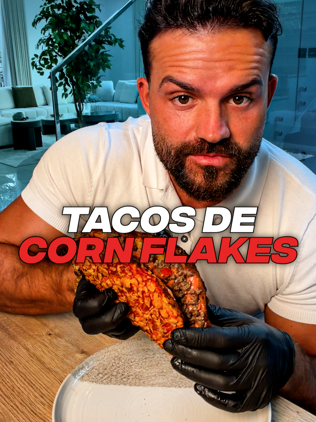 Saudável não tem de ser sem graça. Estes tacos são a prova disso🤤   Aqui vai a receita… – Num prato, coloca um wrap do Mercadona. – Espalha por cima polpa de tomate até ficar bem coberto. – Noutro prato, espalha corn flakes e coloca o wrap por cima, para os corn flakes colarem na polpa. – Leva ao forno até ficar douradinho e estaladiço. – Depois é só montar: adiciona alface, tomate, carne picada e o molho que mais gostares.   As quantidades variam consoante a tua dieta ou preferência.