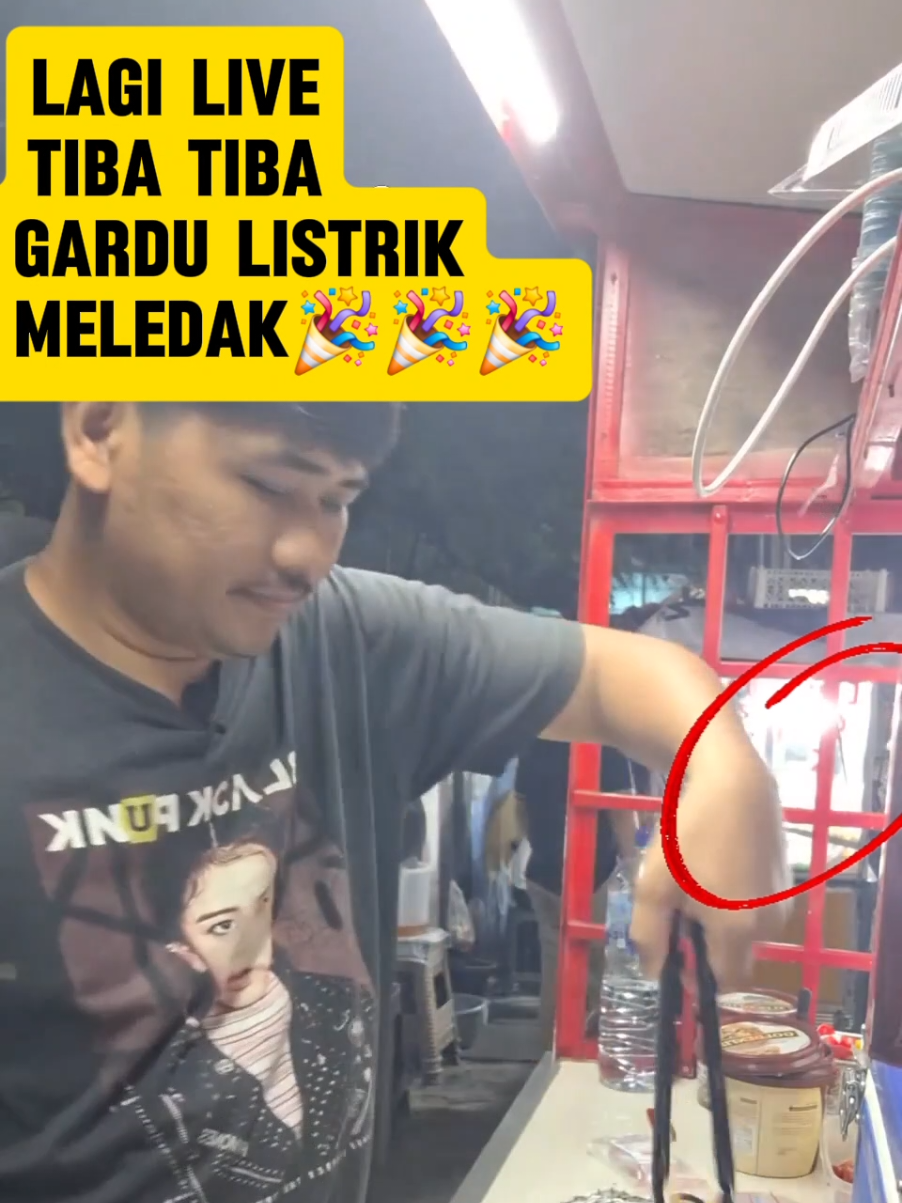 tiba tiba di atas kepala gardu listrik meledak 🎉🎉🎉