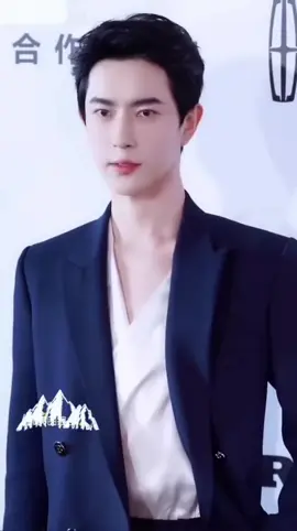 有时候，真心不需要被理解——只希望不要被否定。 即使被压力包围，我依然相信…… 最后的光，终将属于真相。 ✉️✨#yumenglong于朦胧🥀🕊 #justiceforyumenglong🕊️🤍 #justiceforyumenglong🙏🥀 #viral #xuhuong 