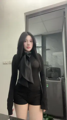 Cả đời em ko dám mong