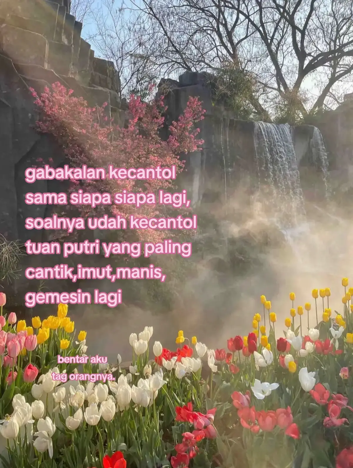 es teler adalah es campur khas Jakarta yang populer dengan isian alpukat, kelapa muda, dan nangka dengan sirup gula beraroma pandan. Rasanya yang legit, dingin, dan creamy sangat digemari. bahan-bahan: - 2 buah alpukat matang 200 g daging kelapa muda, keruk halus 10 buah nangka, buang bijinya, potong kasar 1 liter air kelapa muda 200 ml kental manis es batu memar kasar sirup Gula: 200 g gula pasir 200 ml air 1 sdt vanili esens 1 lembar daun pandan, potong-potong xara Membuat: 1. belah alpukat, keruk kasar daging buahnya, lalu sisihkan. 2. sirup Gula: Rebus semua bahan sirup dalam panci hingga mendidih, gula larut, dan pandan layu. Angkat, lalu dinginkan. 3. penyajian: Susun alpukat, daging kelapa muda, dan nangka dalam gelas saji. 4. tuangi air kelapa dan sirup gula, beri es batu memar, dan kucuri kental manis sesuai selera. 5. sajikan dingin. #xyzbca #4u 