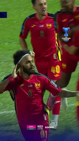 FIRST BLOOD UNTUK SELANGOR! Kelincahan Alvin Fortes menghukum Persib di kanan sebelum hantarannya menemui sentuhan Chrigor Moraes! #ACL2