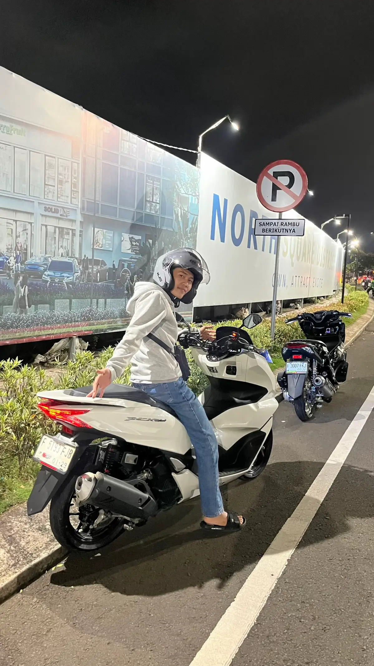 Kursi Indomart atau alfamart emang the best #pcx #pcxmodifikasi #pcxproper #maticproper 