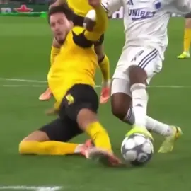 ARTE DO Zagueiro ☠️. #defender #zagueiro #artofdefending #desarme #fyp 