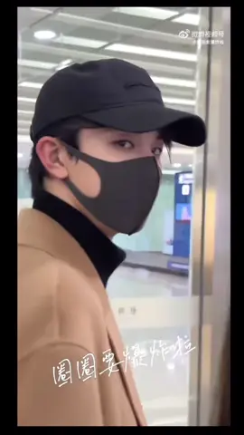 Penampakan terbaru GUO JUNCHEN di publik pada Rabu tanggal 5 November 2025 kemarin. Dia nampak sehat dan baik-baik saja. Semoga akan selalu seperti itu. Tapi tetaplah terus waspada GUO !!! #guojunchen  #guojunchen郭俊辰  #actorchinese  #cdrama 