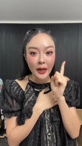 ทุกคนใครรอเดรสรุ่นฮิตที่ขายดีมาก วันนี้เค้าทำสีดำแล้วจร้า ยังไม่เคยขายที่ไหนมาก่อน เจอกันที่่ช่องบุ๋มเป็นที่แรกเลยค๊า และสินค้าอื่นๆ ของ BNK ลดสูงสุด 50% เจอกัน 7 พย 1 ทุ่มเป็นต้นไป ที่ช่องแก้มบุ๋มเท่านั้น #แก้มบุ๋ม #แก้มบุ๋มปรียาดา #bnk