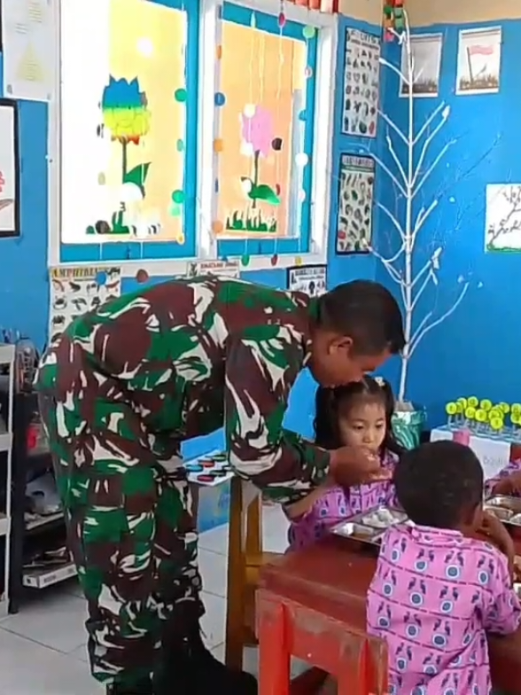 pendampingan mbg, di TK Negeri Karmel Bosnik  #daricapcutketiktok  #fyp  #fypage  #babinsa  #tniad 