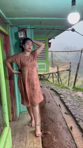 Ngaleresken hela rambut baraya #suasanapedesaan #rismanirmalasari #gadiscantik #gadisdesa #suasanakampung 