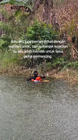 aku tidak munafik, tapi jika ingat kejadian itu indahnya cinta hanyalah ilusi belaka maka dari itu aku lebih terus pergi memancing entah sampai kapan. #ngawi_ramah #waduksangiranngawi #tegekceklekngawi #nyobokmania #mancingmania 