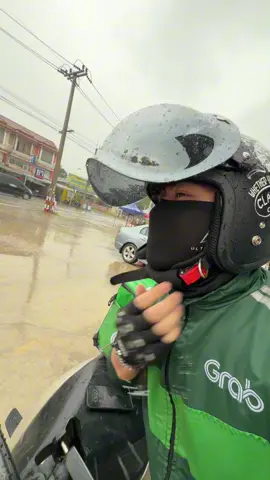 ฝนก็ตก มาฝากซื้อของอะไรเนี่ย #สก๊อตสมาร์ทซซุปไก่สกัดรสชาเย็น #สก๊อตซุปไก่ที่โลกรอคอย #สก๊อตxฉันจะกินชาเย็นทุกวัน #อร่อยขึ้นสมอง #ชาเย็น