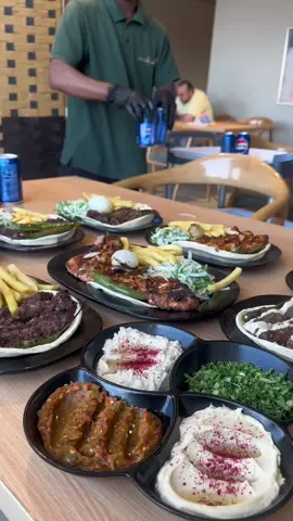 ويكيند يعني جمعات والجمعات اختيارها الأمثل قصر المشويات 4 صحون من اختيارك مع صحن مقبلات وسط ب 129 ريال بس وإذا جمعتكم كبيرة 8 صحون مع مقبلات كبير ب 199 ريال بس     اطلب الآن وكمل جمعتك