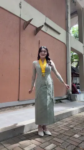 GRADUATION OUTFIT dan transition yang sedikit failed 