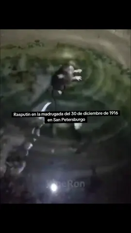 Se bañó con agua fría. #rasputin #historia #historiauniversal #meme #imperioruso 
