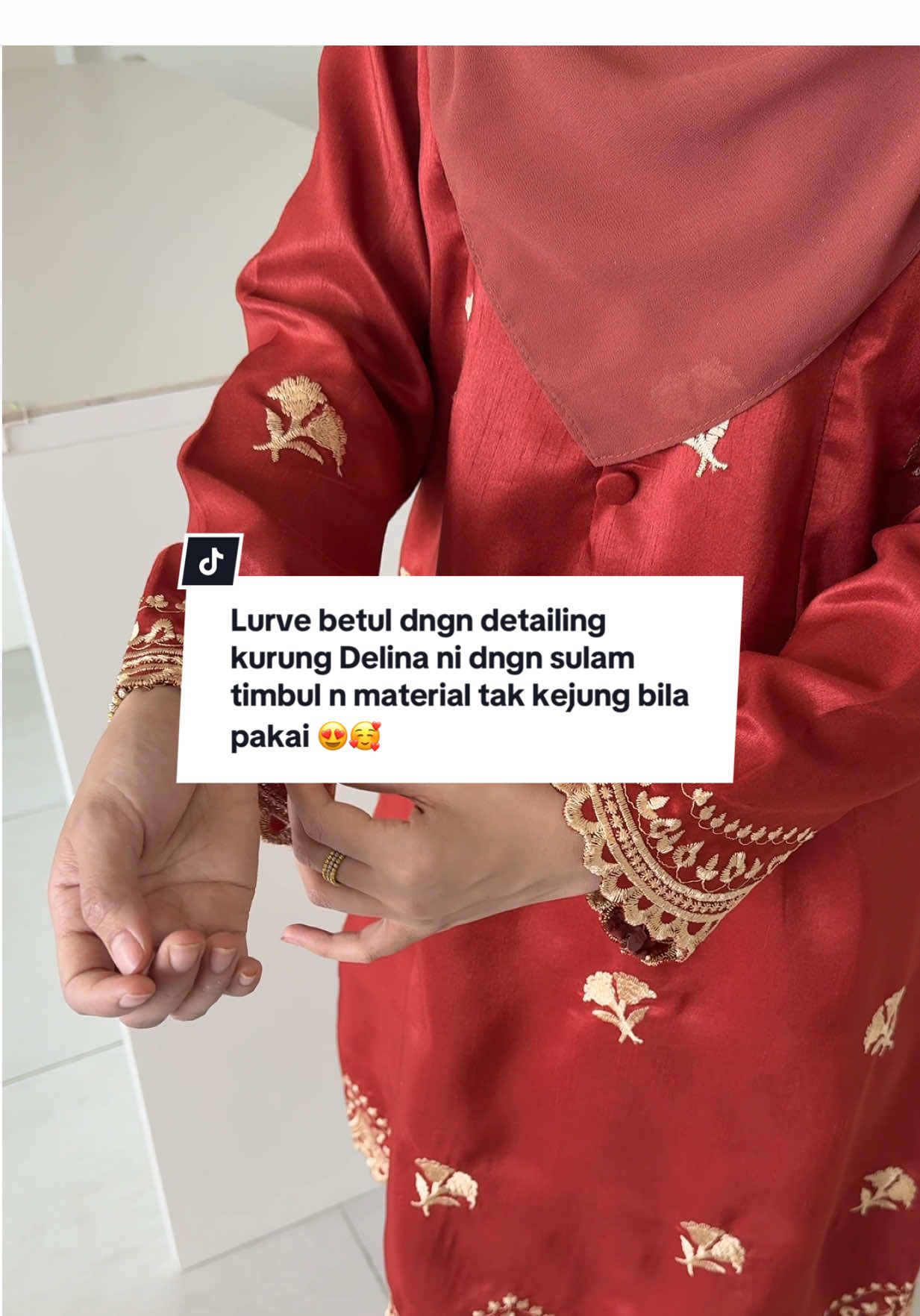 Lurve betul dngn detailing kurung Delina ni dngn sulam timbul n material tak kejung bila pakai confirm selesa 😍✨ Get ready! Join live launching esok jumaat jam 9pagi 📍 #nfhboutiquegallery #bajukurung #kurung #bajuwanita #kurungcantik 