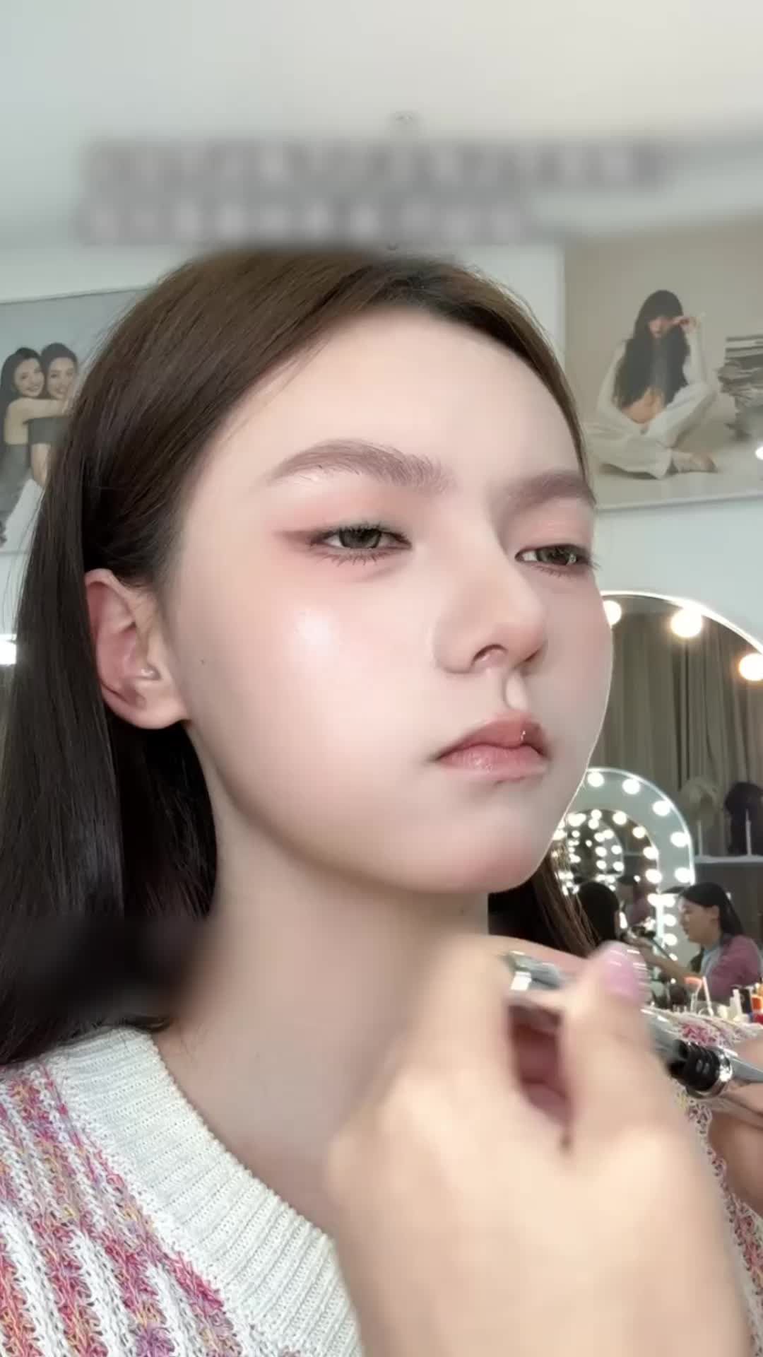 Một loại mascara mà bạn không muốn tẩy trước khi đi ngủ, dài tự nhiên và không vón cục, giúp mắt bạn trông to hơn 