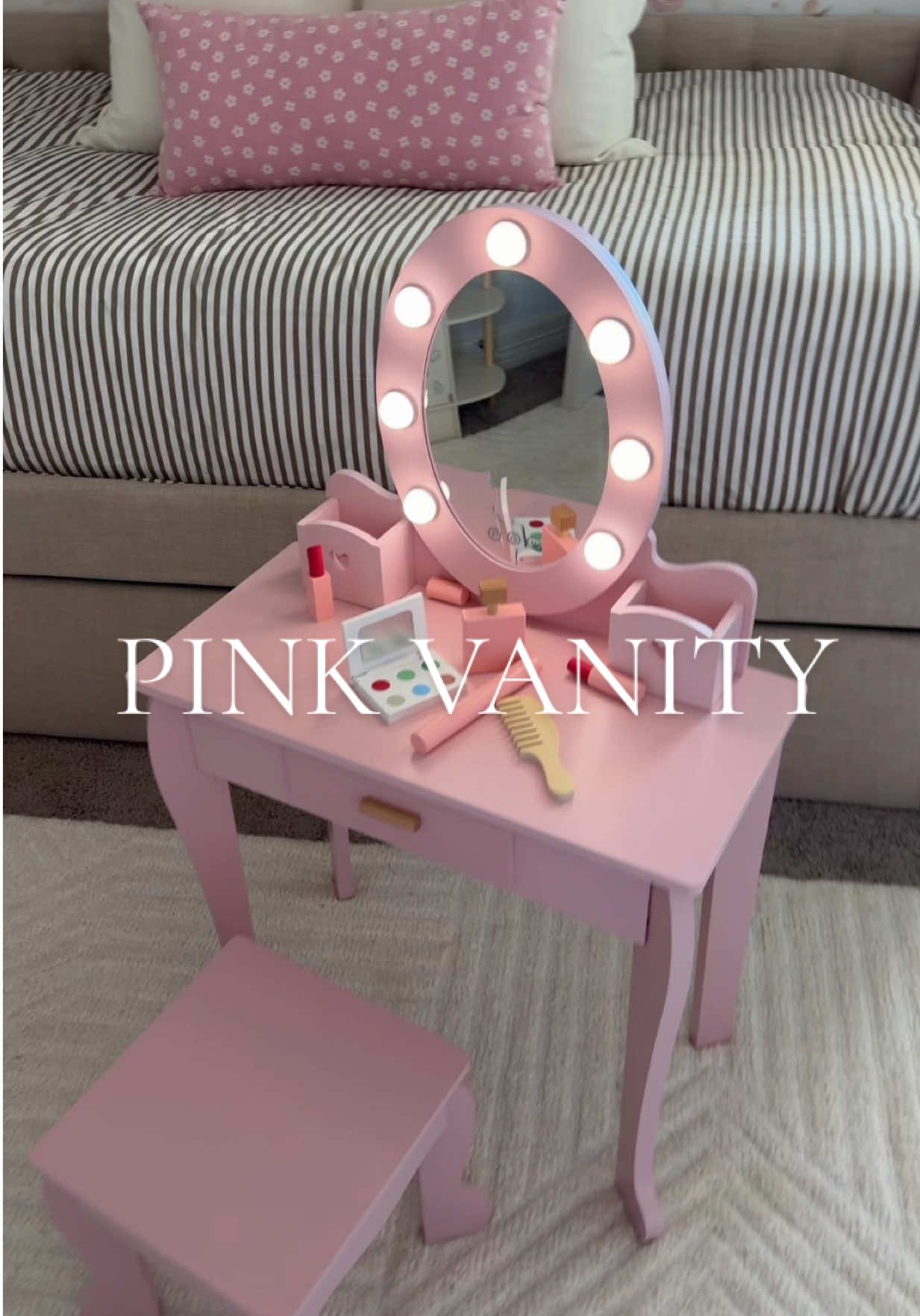 This pink vanity is pure magic — it lights up, has storage for all her pretend makeup, and makes the cutest gift for any princess 💕 #KidsVanity #GiftIdeas #TikTokShop #GirlsRoomDecor #HolidayGift