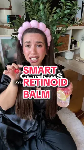He cumplido 31… y no, todavía no me he puesto neuromoduladores 😅 Pero sí he descubierto algo que está a otro nivel: el nuevo @Clinique Smart Retinoid Balm, disponible en @PRIMOR  Un bálsamo con retinoide avanzado al 1% + ácido hialurónico, formulado para corregir líneas y arrugas, incluso en las zonas más delicadas. Y lo mejor: es tan suave que puedes usarlo dos veces al día, sin miedo, sin rojeces y sin perfumes. Yo lo aplico en frente, patas de gallo y contorno de labios, y la textura… literalmente, una obsesión de bolsillo. 💫 ✨ Sometido a pruebas de alergia ✨ 100% sin perfume ✨ Testado dermatológicamente ✨ Seguro para piel sensible Porque cuidarte también es quererte (y un poquito de ciencia ayuda 😉). PUBLICIDAD  #SmartRetinoidBalm #antiagingskincare #antiaging #retinoidtiagingsecrets  