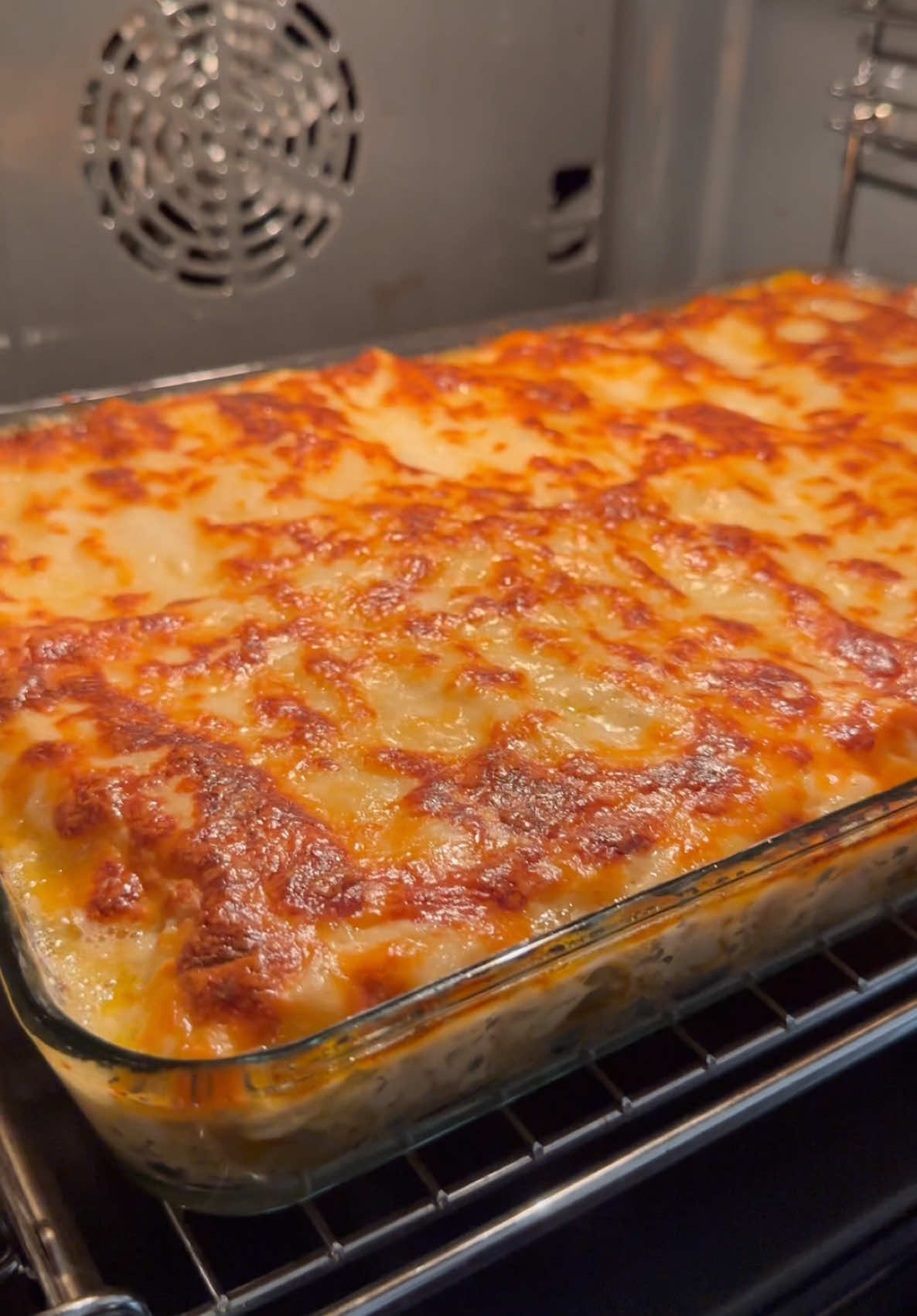 كانيلوني بطريقتي سهل ولذيذ لازم تجربوه 👌🏻 المكونات : صوص اللحمة ~ مكعب زبده وشوي زيت  بصلتين كبار مفرومين ملعقه صغيره ثوم مهروس نصف كيلو لحم مفروم كوب عصير طماطم ملعقه كبيره صلصه طماطم التوابل ~ ملح وفلفل وبابريكا وبهارات لحمة صوص البشاميل ~ مكعب زبده وشوي زيت  ثلاث ملاعق دقيق لتر حليب التوابل ملح وفلفل ومكعب ماجى اختيارى وعلى الوجه جبنه موتزريلا  الفرن على درجة حراره 200  #cannelloni #pasta #foryou #fyp #foryourpage 