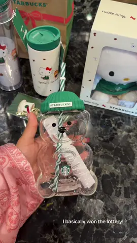 Thanks to my Bf for waking up at 5am and two Starbucks later 🥰        #starbucks #teddybear #starbucksbarista #hellokitty #starbucksholidaydrinks 