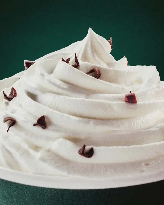 holiday drinks are here. now you can start decorating. featured here: Peppermint Mocha Iced Sugar Cookie Latte Iced Gingerbread Chai Caramel Brulée Latte