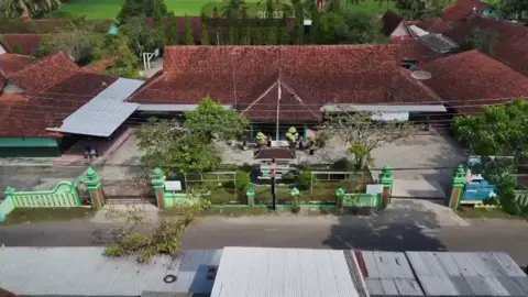 pesona sekolahan SMP negeri 1 poncowarno dokumentasi menggunakan dron #smpnegeri1poncowarno #dron #fyppppppppppppppppppppppp #ti̇ktok 