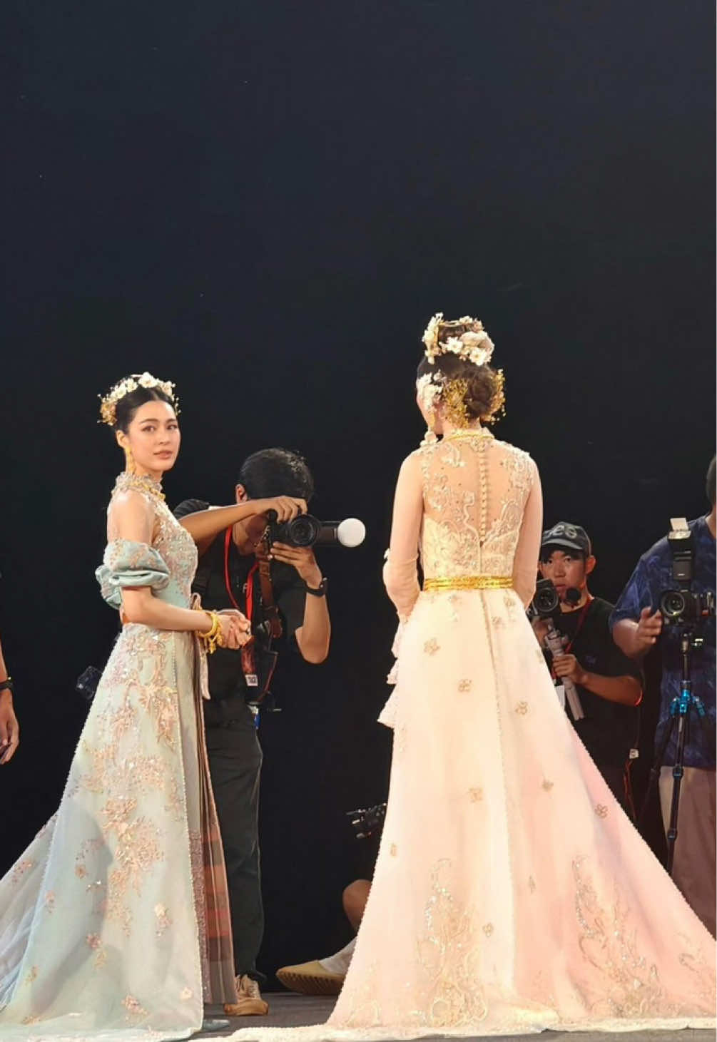 👑#linglingkwong #ormkornnaphat #หลิงออมเทศกาลล้านนา #lingorm #fyp @Lingling Kwong @ออมออมเอง:^D 