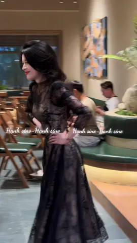 Chiếc váy đi quán cf nào cũng có các c đẹp xin info, tiện tay sờ chất luôn ạ #tiktok #thoitrang #xhuong #setdoxinh #vayxinh 