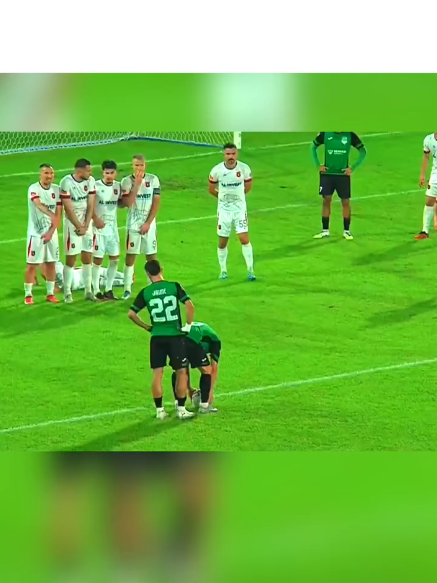 🇦🇱 Los tipos inventaron una técnica de tiro libre en Albania jamás vista, y así les resultó... 👀 #fentysuperbranddayrelateable #fentysuperbrandday #fentysuperbrandday 