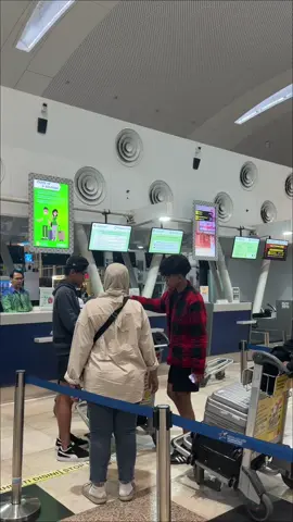 pertama kali merantau, padahal cuman sebulan talii macem ga bisaa, hebat kali yang merantau sampek bertahun tahun🥺