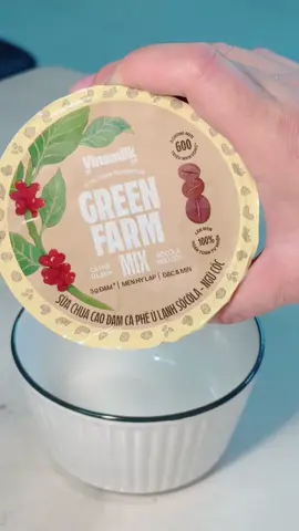 Sau bữa trưa nay hơi “no nê” cùng đồng nghiệp, buổi tối mình chọn ăn đơn giản để hệ tiêu hoá được nghỉ ngơi. Gần đây mình mới biết tới sữa chua cao đạm mix của Vinamilk – kết hợp giữa sữa chua và ngũ cốc, vừa tiện vừa đủ dinh dưỡng. Có hai vị socola và mật ong, vị nào cũng ngon và dễ dùng cho bữa sáng hoặc những bữa nhẹ healthy nha 🌿 #healthyfood  #healthylifestyle  #vinamilk 