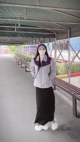 Em sẽ độc thân cho tới khi có người đến và nói với em rằng: “Anh không có năng lực quay ngược lại quá khứ để chữa lành em, nhưng hãy để anh bù đắp tất cả cho em.” Bằng tất cả chân thành.