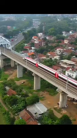 Electric Multiple Unit < EMU > Comprehensive Inspection Train < CIT >RED COMODO#keretacepatjakartabandung#keretacepat#whoosh#whooshkeretacepat 