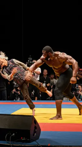 Do you look down on older kung fu masters?#handsome #kungfu #fight #grandma 