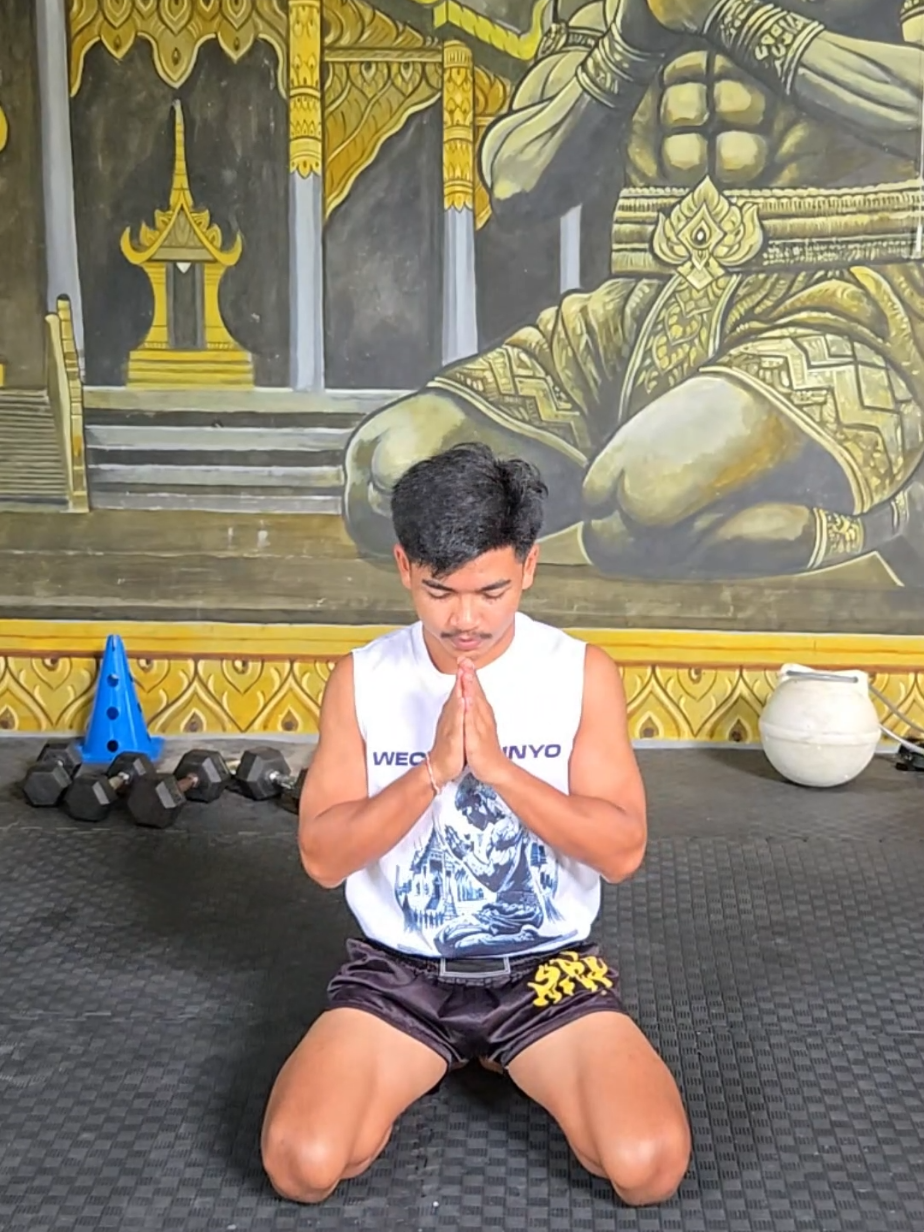 How to perform the Wai Khru Ram Muay | Pro fighter of Wech Pinyo Muay Thai Camp!  #MuayThai #MuayThaiTraining #KohSamui #ThailandMuayThai #MartialArts 
