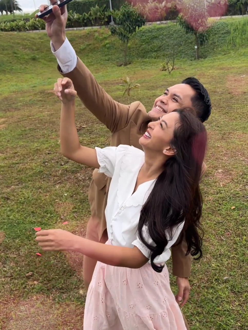 BUAT KONTEN AJA SIH BISA SEGEMES INI!! Ayo siapa yang penasaran sama kontennya? 😜🌸 Saksikan #WanitaIstimewa Setiap Hari Pukul 21.35 WIB hanya di @sctv 👌   #SCTV #SCTVSinetron #Sinemart