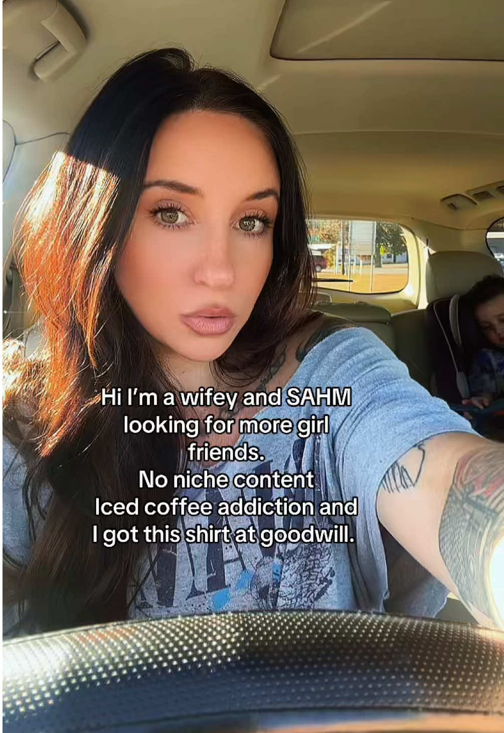 Hi besties👀 also this song is on repeat. #noniche #sahm #wifey #momlife #group7 