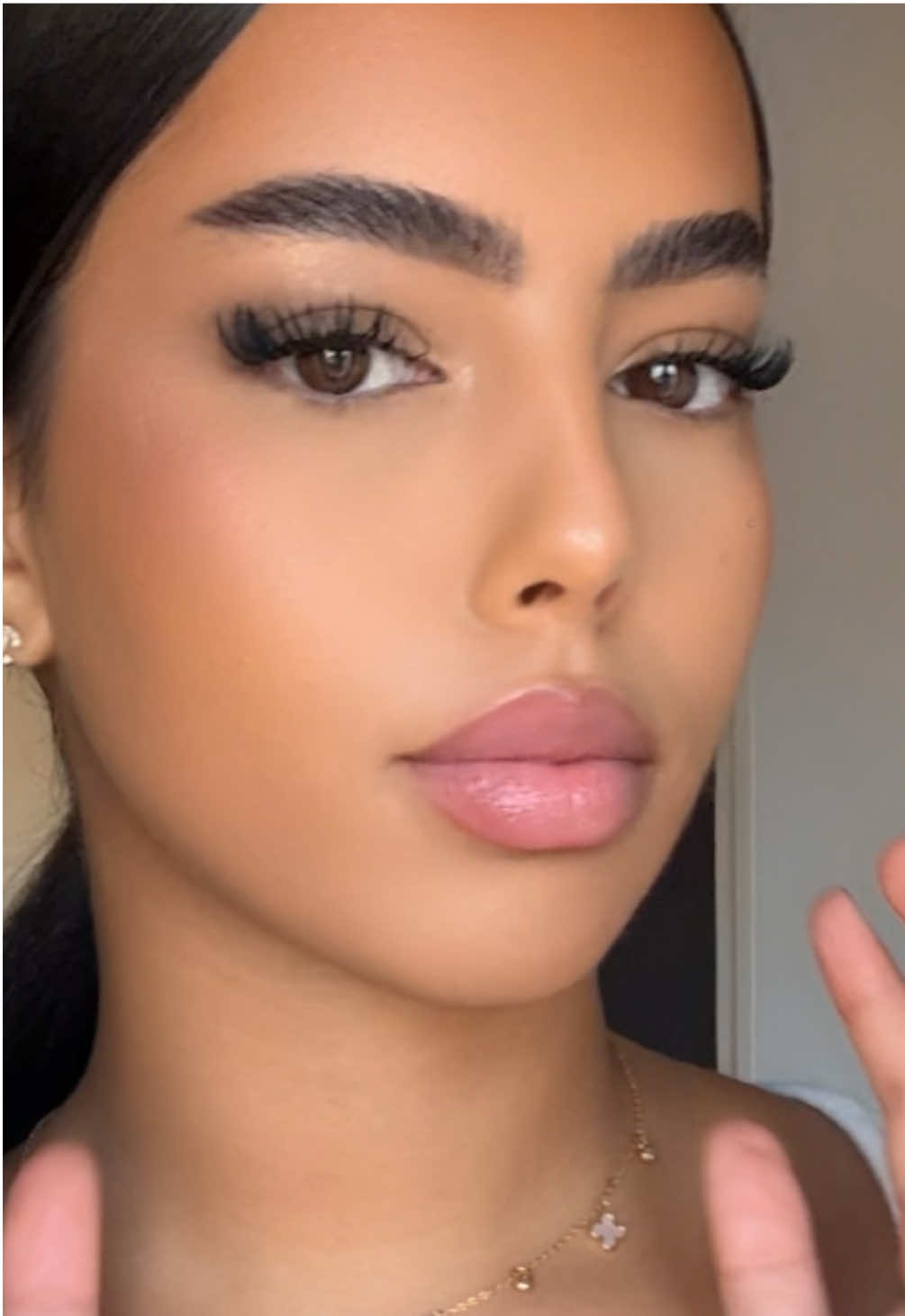 Snap : anybeautys Huile essentielle de cannelle : aromazone  Vaseline ou baume à lèvre 👄  #aromazone #lips #cinamonoil 