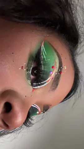 I dare you to breathe. ##makeupartist #makeup #jaytheglitterqueen #facecharts 